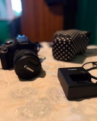 Canon EOS 2000D+ Ultragrandangolare 10-18mm