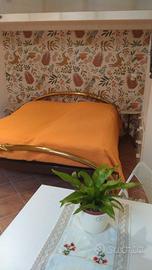 Letto in ottone con rete a doghe