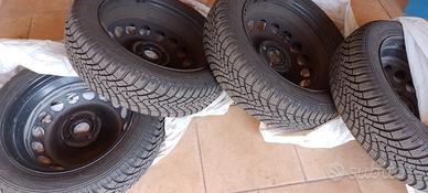 4 Gomme Invernali 165/60 R15 con Cerchi Toyota