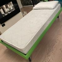 Letto singolo con materasso