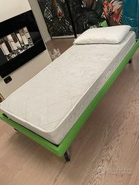 Letto singolo con materasso