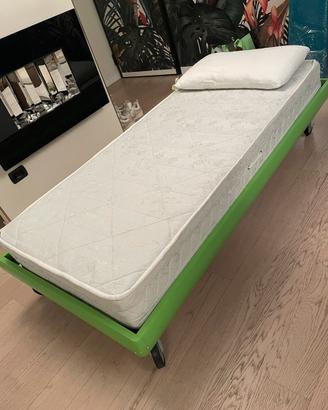 Letto singolo con materasso