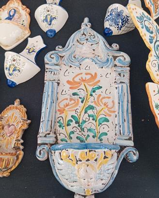 acquasantiera di ceramica di Caltagirone 