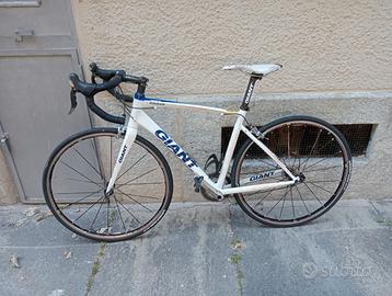 BICI DA CORSA GIANT DEFY ULTEGRA 10 VELOCITA'