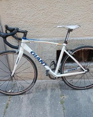 BICI DA CORSA GIANT DEFY ULTEGRA 10 VELOCITA'
