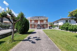 4 LOCALI A CASTELLALTO