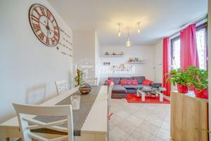 AMPIO TRE LOCALI CON DOPPI SERVIZI E TERRAZZO!