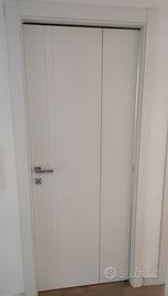 porta da interno ad apertura asimmetrica 