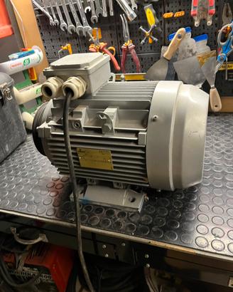 Motore trifase 5,5 kw Type JM 132SA 2 B3 seipe