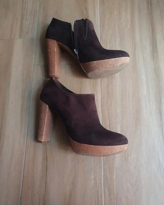 tronchetto con tacco altro e plateau. in camoscio