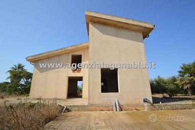 Villa con ampio terreno vista mare