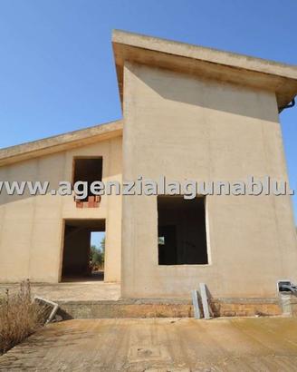 Villa con ampio terreno vista mare