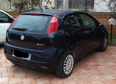 Grande Punto benzina anno 2010- 65.000 km