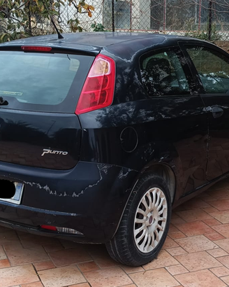 Grande Punto benzina anno 2010- 65.000 km