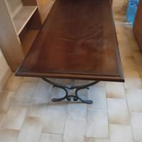 tavolo in legno e ferro battuto 