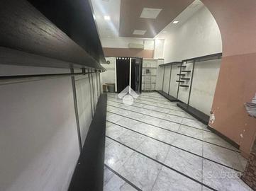 NEGOZIO A NAPOLI