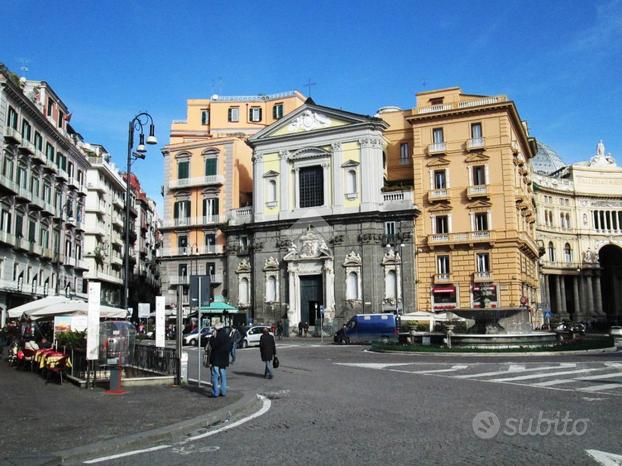 MONOLOCALE A NAPOLI