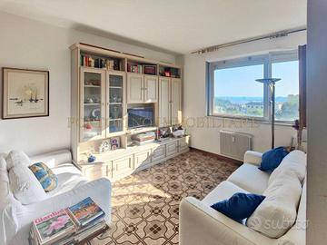 Appartamento di 109 m² con più di 5 locali a Genov