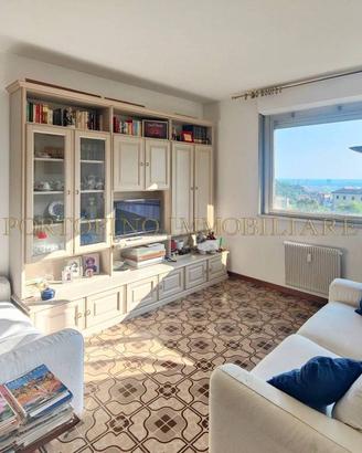 Appartamento di 109 m² con più di 5 locali a Genov