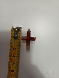 Ciondolo a forma di  croce in agata
