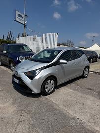 Toyota Aygo Connect 1.0 VVT-i 72 CV 5 porte x-play