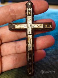 Croce devozionale antica in legno madreperla