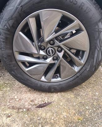4 GOMME CONTINENTAL 215/65 R17 ESTIVE