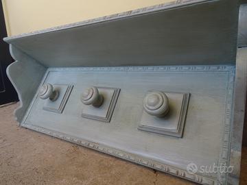 Attaccapanni in legno con mensola