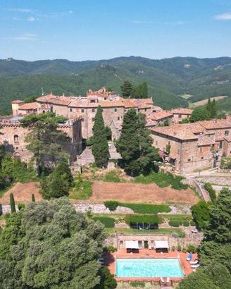 Rustico / Casale di 959 m² con più di 5 locali e b