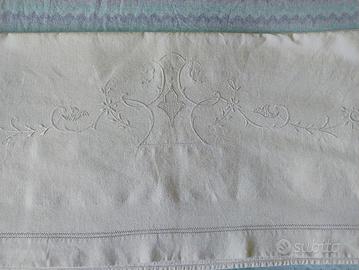 Lenzuolo matrimoniale dal baule della nonna.