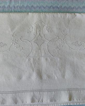 Lenzuolo matrimoniale dal baule della nonna.