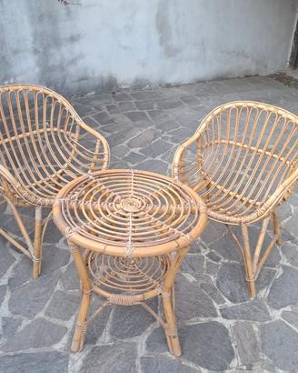 tavolino e sedie in rattan