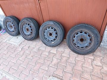 gomme invernali 175/65 R14 con cerchio Ford