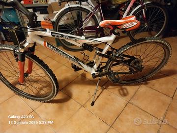 bicicletta mountain bike 26