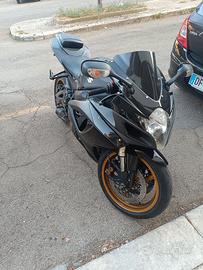 GSX R 600 con motore 750
