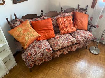 Salotto completo (tavolo, sedie, divano e poltrone