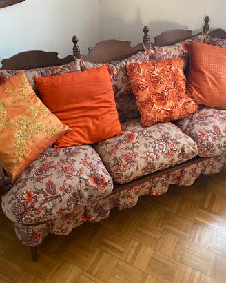 Salotto completo (tavolo, sedie, divano e poltrone