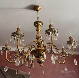 Lampadario e oggetti vari