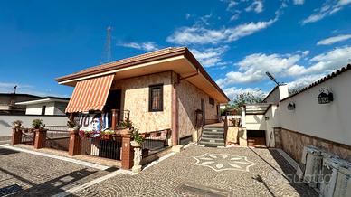 Villa con giardino a Pomigliano d'Arco