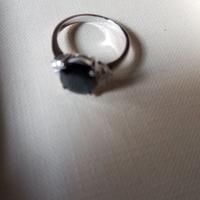 anello con zaffiro e brillanti