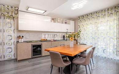 SOLUZIONE UNIFAMILIARE CON GIARDINO