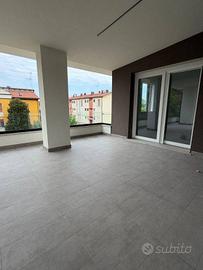 Appartamento di 225 m² con più di 5 locali e box a