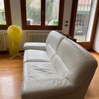 Divano 2 posti in pelle bianca – comodo e solido