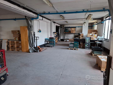 Laboratorio/magazzino/deposito