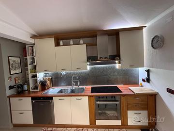 Cucina completa di elettrodomestici