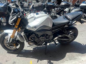 Yamaha FZ8 abs akrapovic gomme nuove garanzia