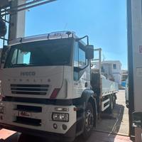 Iveco cassone fisso con gru euro 5