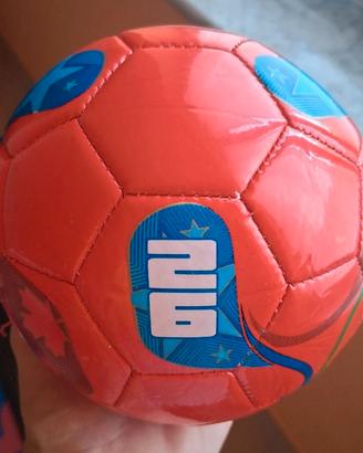 Pallone di cuoio nuovo