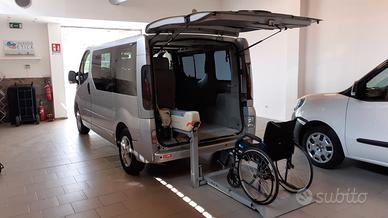 Opel Vivaro trasporto disabili pedana Focaccia