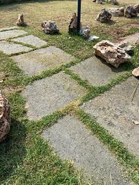 Pietre per arredare il giardino o fontane